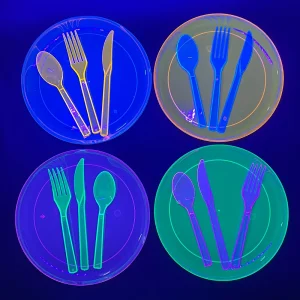 Forniture per feste che si illuminano al buio Piatti usa e getta reattivi a luce nera UV Posate Decorazioni di compleanno al neon per bambini Forchette Cucchiaio 1