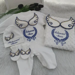 Dollbling Uscita ospedaliera 5 pezzi Nome ricamato Ali angolari per neonato Pagliaccetto Coperta Biancheria da letto per asilo nido Swaddle Abito infantile fatto a mano 1