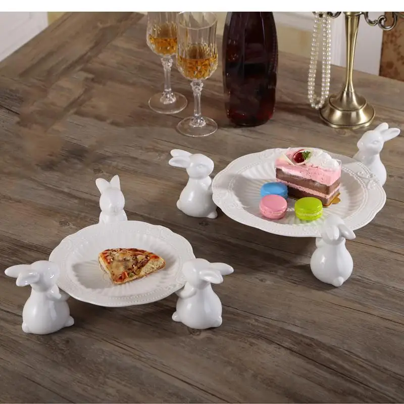 Piatto di coniglio in ceramica Cena rotonda per la casa Stoviglie per decorazioni di nozze per torte da dessert artigianali in rilievo bianco 1
