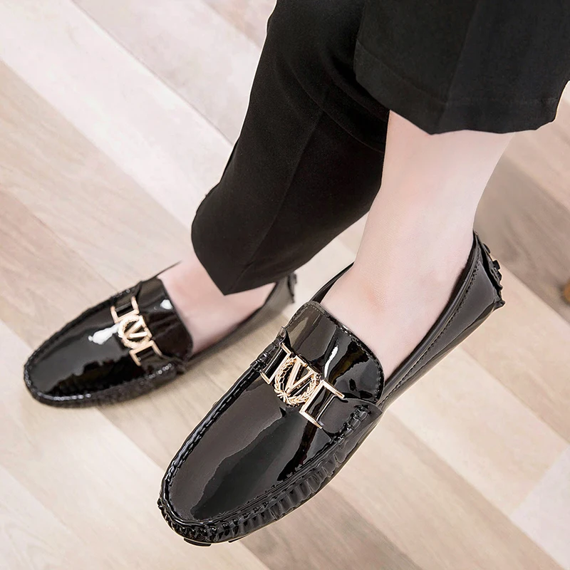 Scarpe a cuffia da uomo, scarpe slip-on primaverili ed estive, scarpe da uomo alla moda in pelle verniciata stile coreano, scarpe pigre basse, scarpe casual, fatte a mano 1