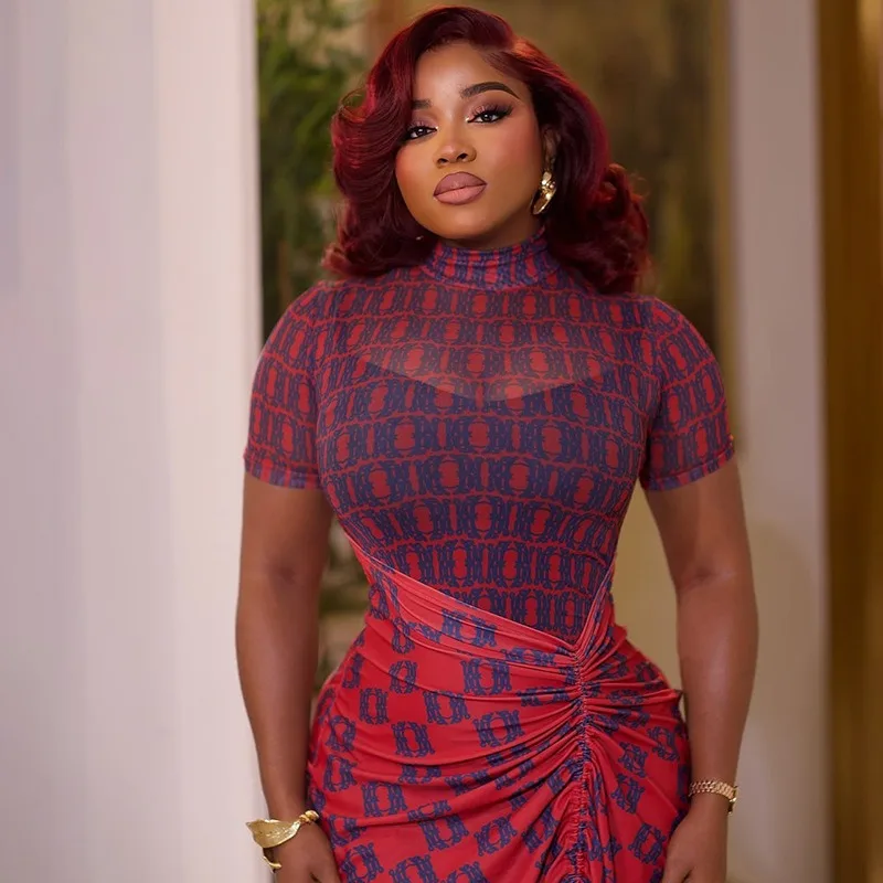 Dolcevita impiombato in garza da donna, manica corta, cintura pieghettata, abito lungo irregolare, fianchi avvolti 3