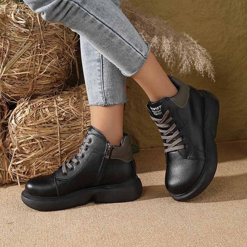 Nuovi stivali da donna in morbida pelle nera 2025, stivaletti stringati invernali con suola spessa con fodera pelosa, street style 1