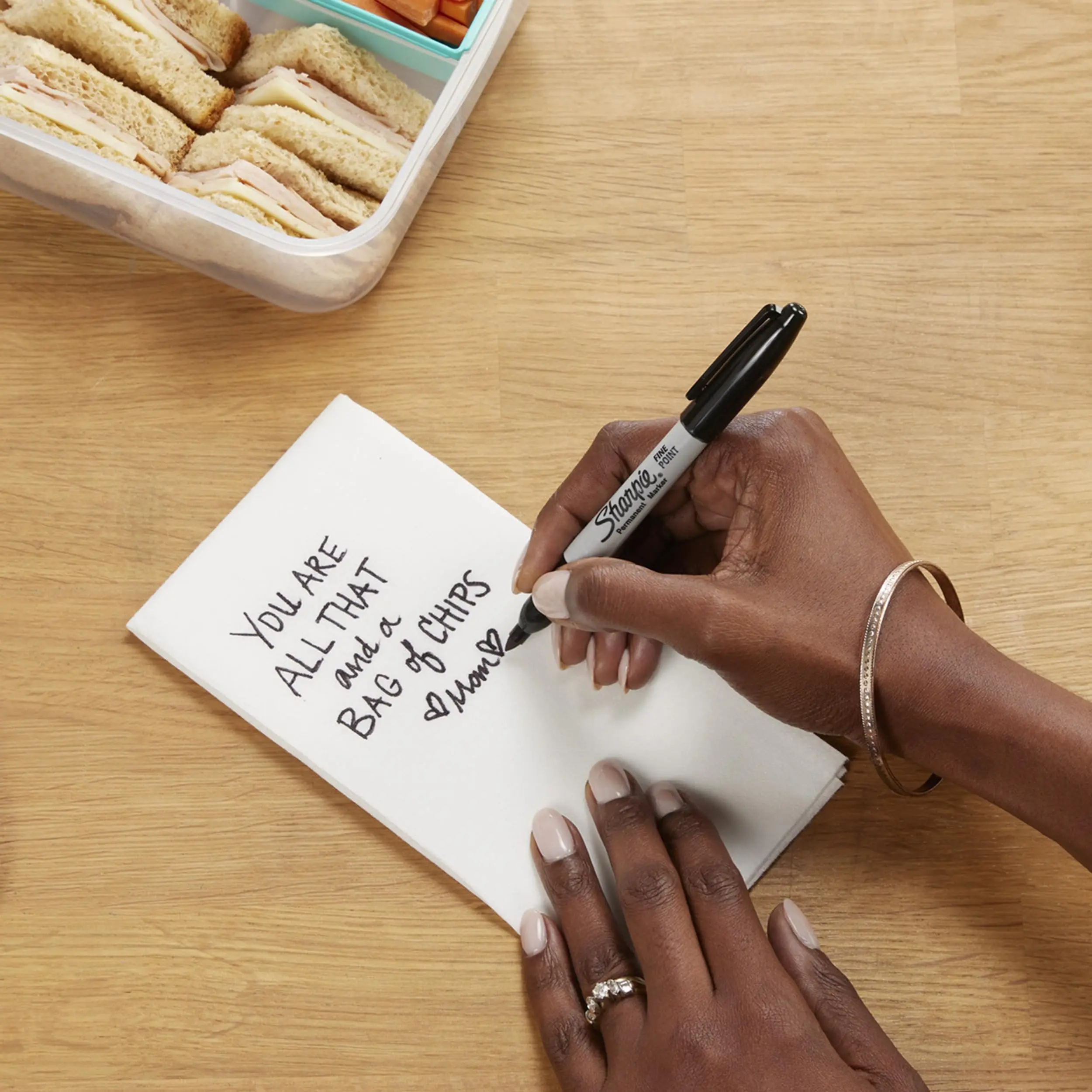 Pennarelli permanenti Sharpie Color Burst, punta fine, assortiti, confezione da 24 (1949557) 5