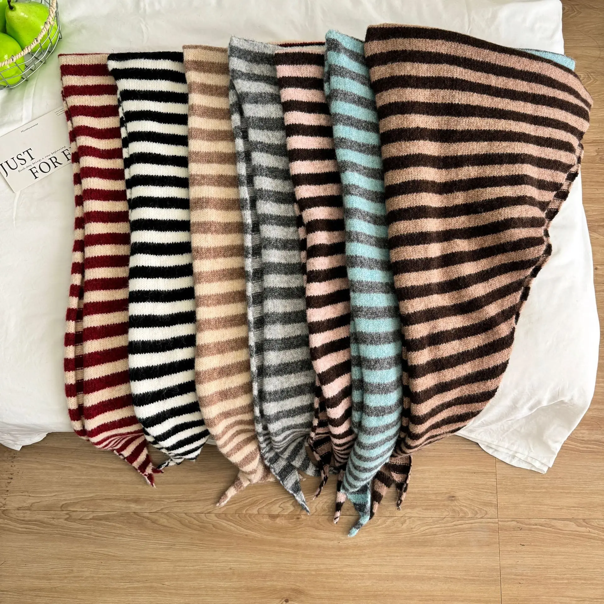 Sciarpa a triangolo a righe lavorata a maglia in misto lana da donna alla moda Sciarpe versatili con scialle da donna calda invernale 5