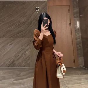 Abito sottile ed elegante per la nuova gonna di media lunghezza francese retrò da donna del 2025 1