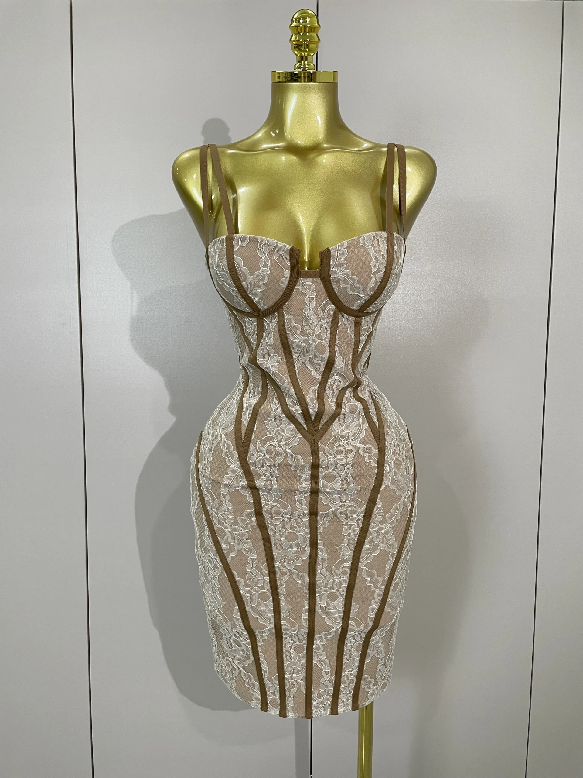 2025 Vestito da festa delle nuove donne Design originale Canotta in pizzo Backless Serata Festa di compleanno Abiti Night Club Show Wear Vestido 1