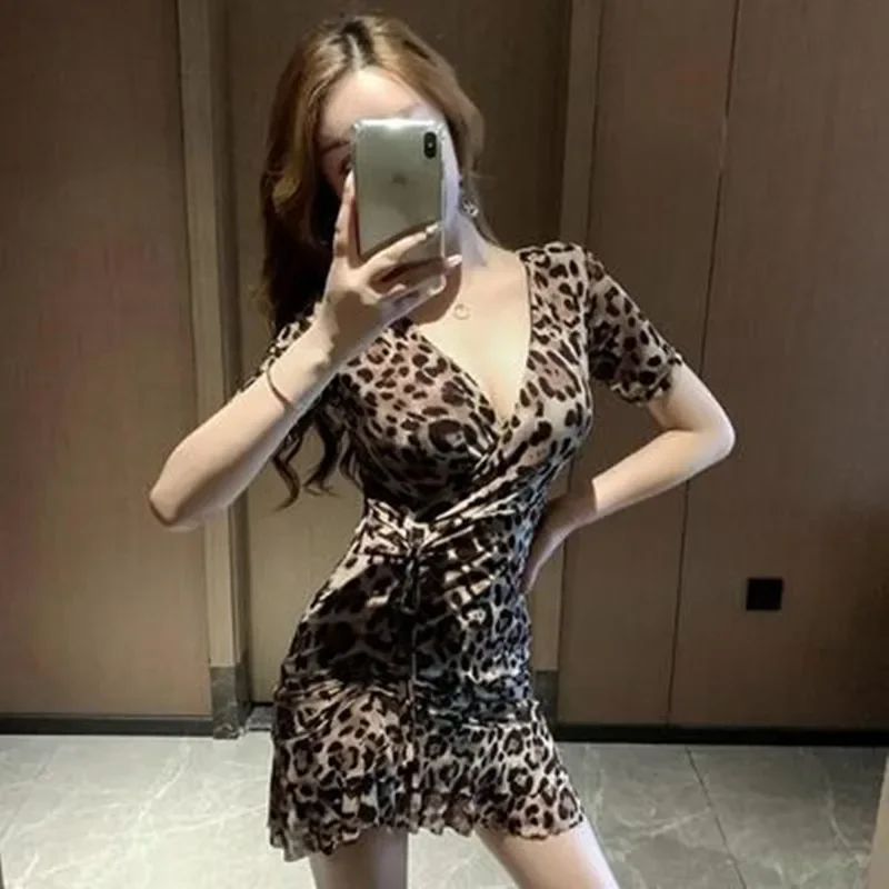 Abito sexy con scollo a V con stampa leopardata Gonna corta asimmetrica incrociata Discoteca che attira abbigliamento da donna Abito maxi Vita ampia 2