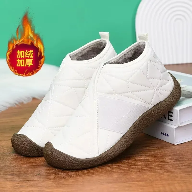 Scarpe da donna di vendita calde invernali 2024, stivali da neve da donna comodi e caldi con velluto spesso su un passo 3