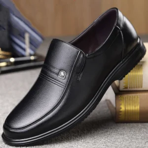 Scarpe formali da uomo in pelle Marchio di lusso 2025 Mocassini da uomo Mocassini eleganti Slip traspiranti su scarpe da guida nere Taglie forti 38-46 1