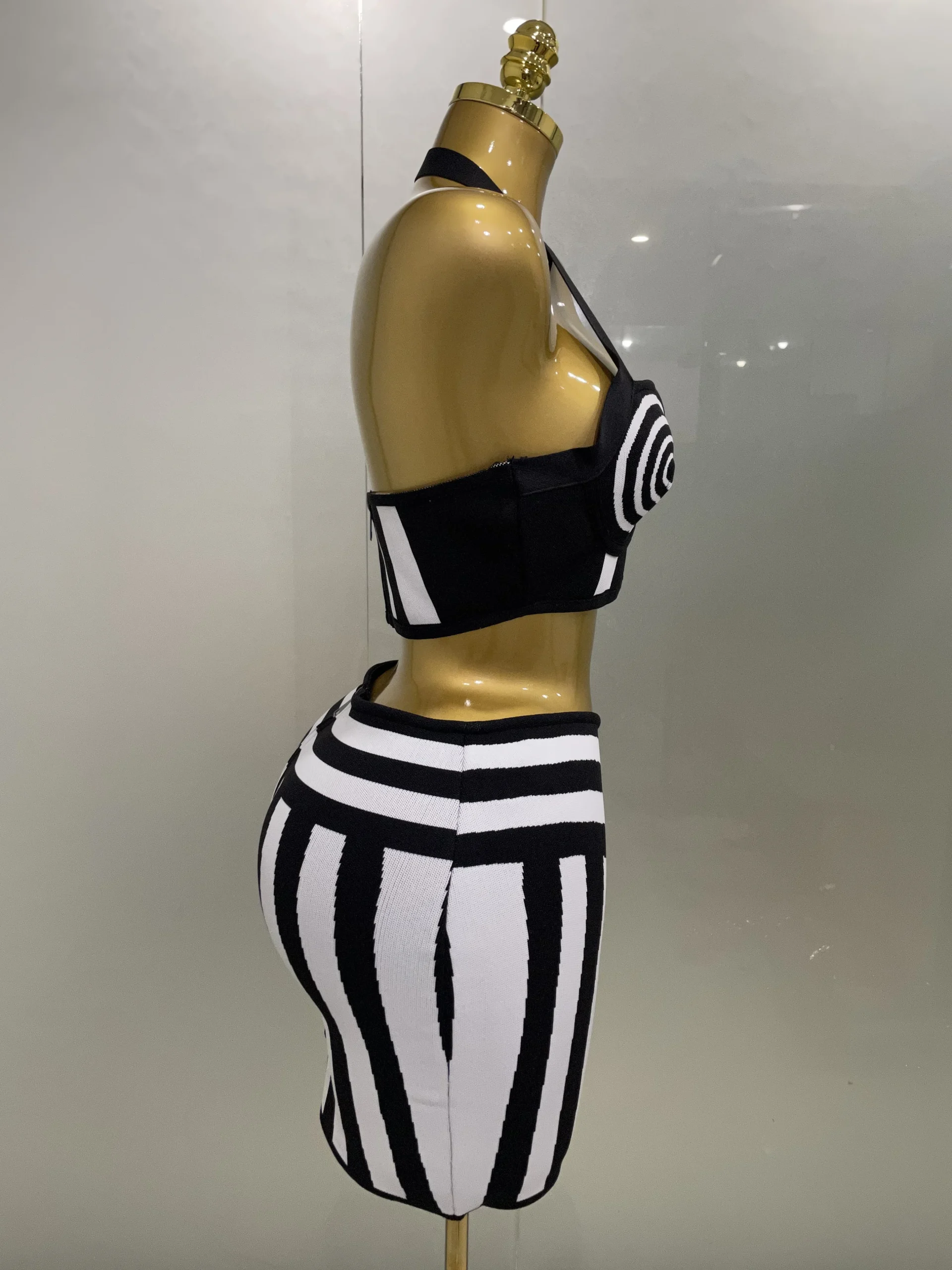 2025 nuove donne celebrità sexy jacquard nero bianco due pezzi aderente gonna fasciatura a righe set abito da sera firmato 4