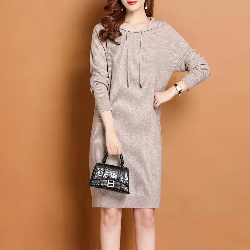 Abito invernale con cappuccio lavorato a maglia Abito da donna elegante dimagrante a maniche lunghe Abbigliamento da donna stagione autunno/inverno 3