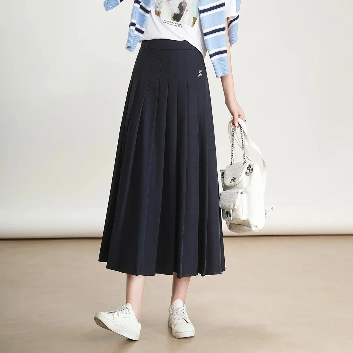 LOUIS YAO Nuova semplice gonna a pieghe ricamata da donna 2025 Autunno tinta unita con pieghe strutturate Gonna lunga a trapezio Elegante 3