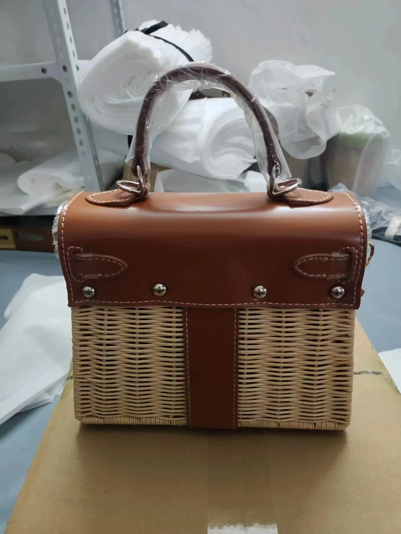 Borsa a tracolla estiva da donna francese in paglia intrecciata 3