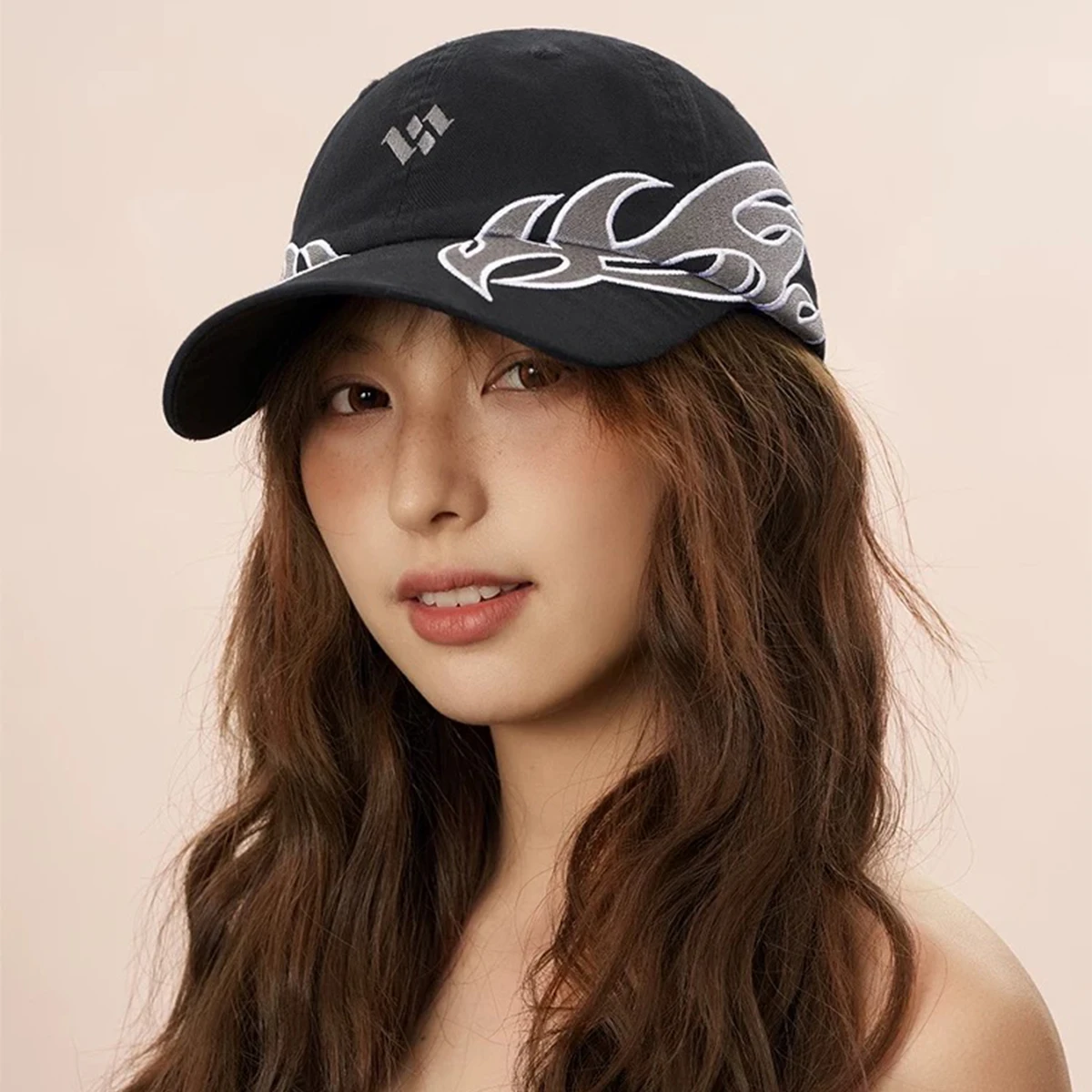 Nicchia Hip Hop Lettera Fiamma Bandiera Cappelli da baseball Nuovo parasole unisex Personal Versatile Color Block Moda Retro ins Berretti con visiera 2