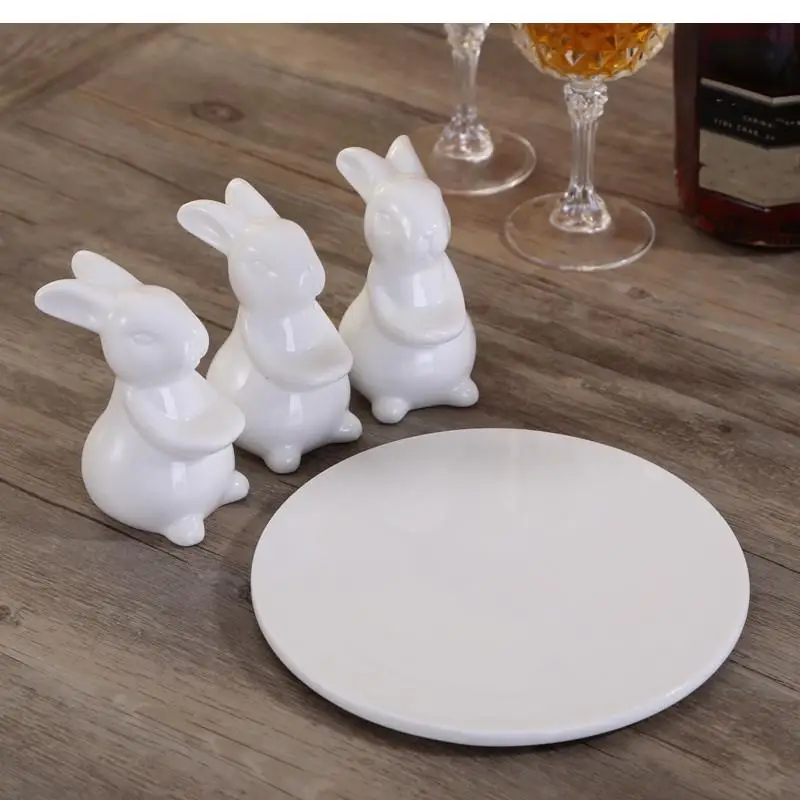 Piatto di coniglio in ceramica Cena rotonda per la casa Stoviglie per decorazioni di nozze per torte da dessert artigianali in rilievo bianco 3