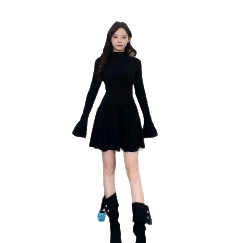 Elegante abito nero lavorato a maglia slim fit con collo alto avvolgente gonna corta a vita alta manica lunga in poliestere autunno inverno nuovo stile 5