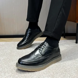 Nuovi Brogues 2023 Uomini Scarpe basse antiscivolo Scarpe casual Stivaletti Moda Mocassini Scarpe stringate Stivali da uomo Scarpe da ginnastica da uomo Versatile 1