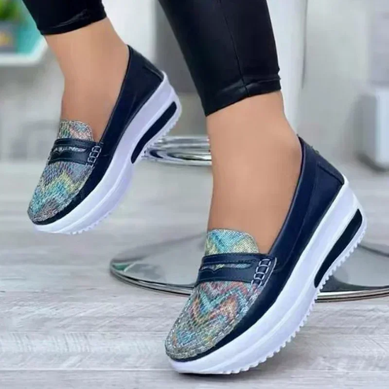 Mocassini alla moda da donna di design di lusso Scarpe vulcanizzate slip-on traspiranti Scarpe da ginnastica da donna leggere con zeppa casual 3
