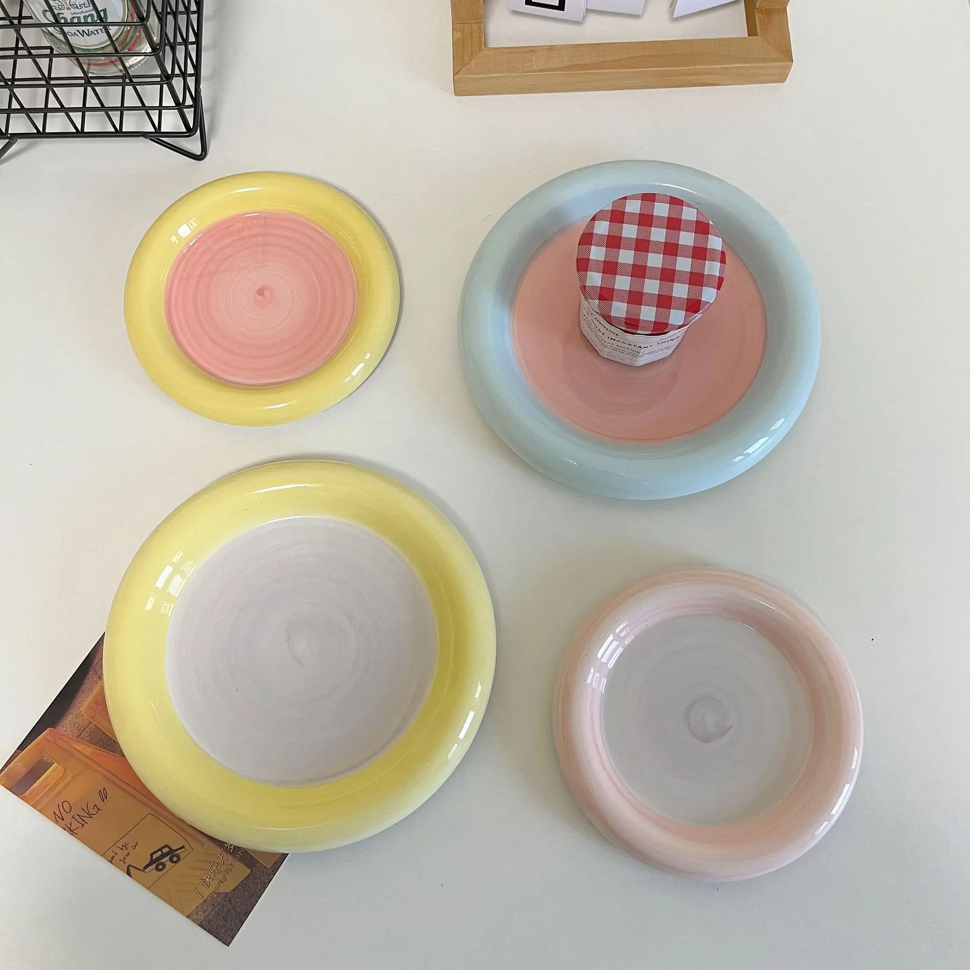 Piatto rotondo in ceramica Piatto per cibo occidentale dai bordi spessi Piatto per snack creativo Stoviglie europee Utensili da cucina per corso principale in ceramica 4
