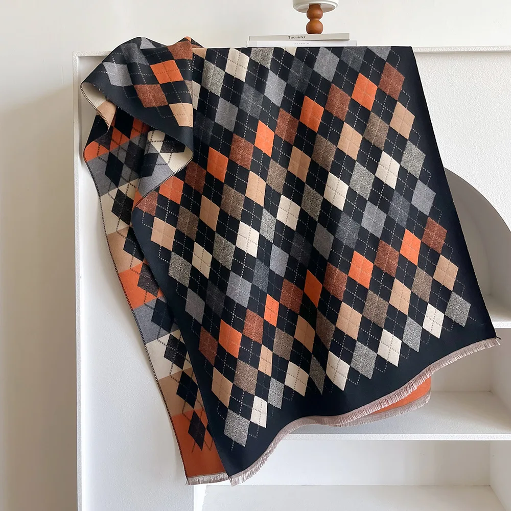 Sciarpa in cashmere imitazione diamante stile college neutro retrò britannico con scialle da studente beige di fascia alta con nappa Szalik 4w935 3