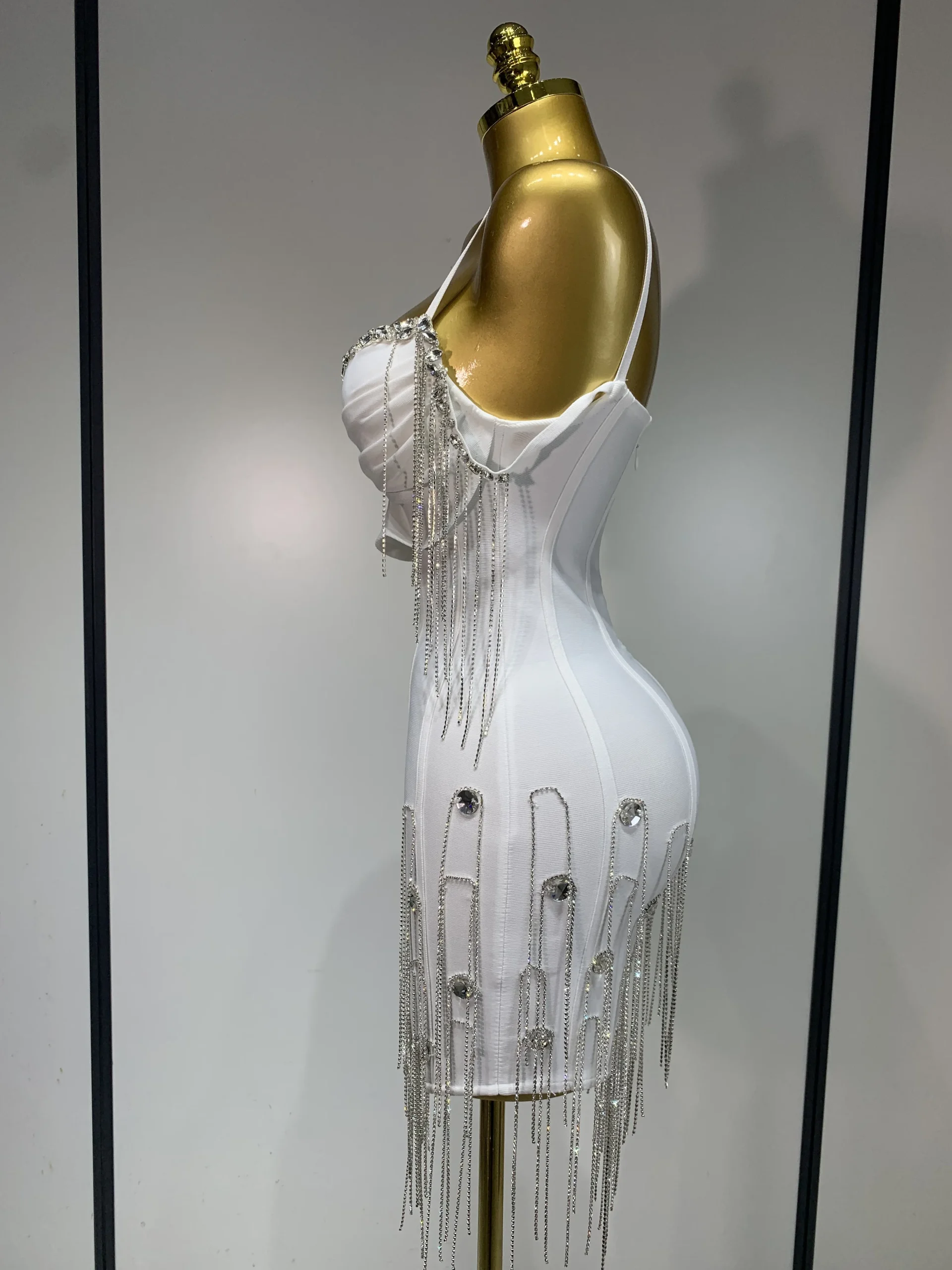 Abito da donna sexy senza spalline con cinturino per spaghetti aderente senza maniche 2025 elegante abito da ballo club abiti da sera per feste di compleanno 3