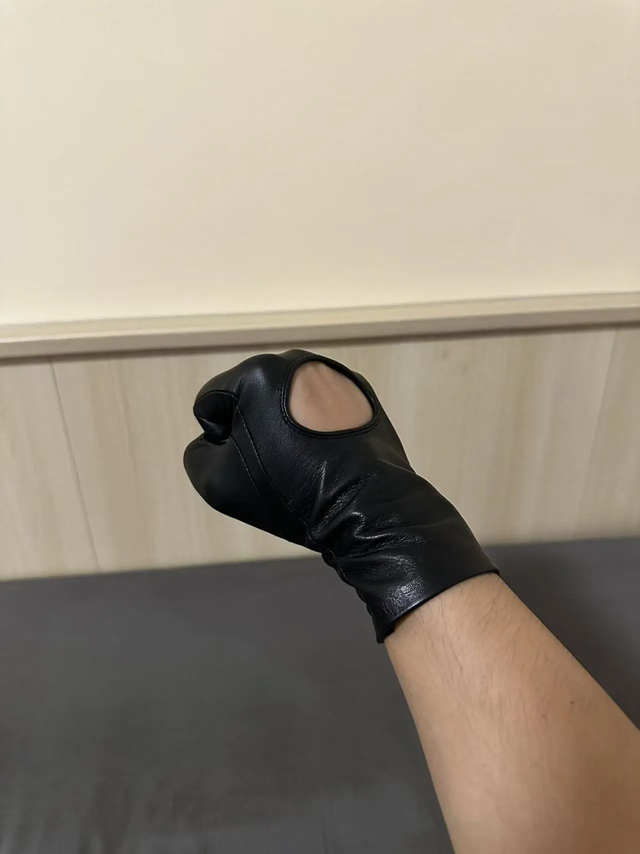 Guanti lunghi in pelle di lusso da uomo Guanti morbidi e sottili da 25 cm senza fodera per la moda elegante 2