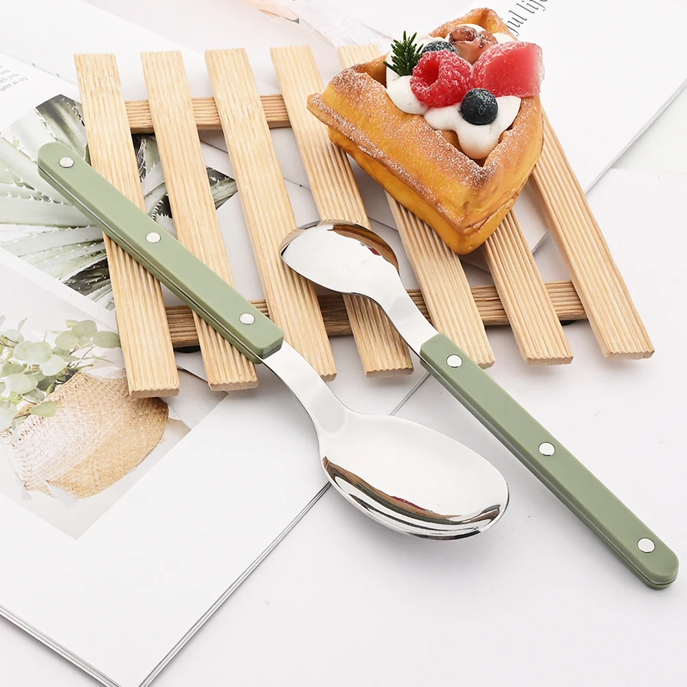 Manico in ABS Rivetti Decorazione Set di posate Set da pranzo in acciaio inossidabile Forchetta verde Coltello Cucchiaio Stoviglie occidentali Posate da cucina 5