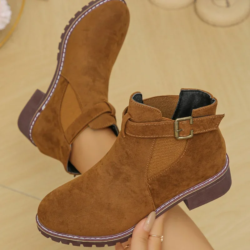 Scarpe da donna 2024 stivali da donna con fibbia per cintura di alta qualità moda Plus Size stivali moderni da donna vendita calda stivali nudi con punta tonda 6