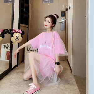 Abito t-shirt midi con giunture in rete alla moda, manica corta da donna, design elegante, abito casual comodo primavera estate 1