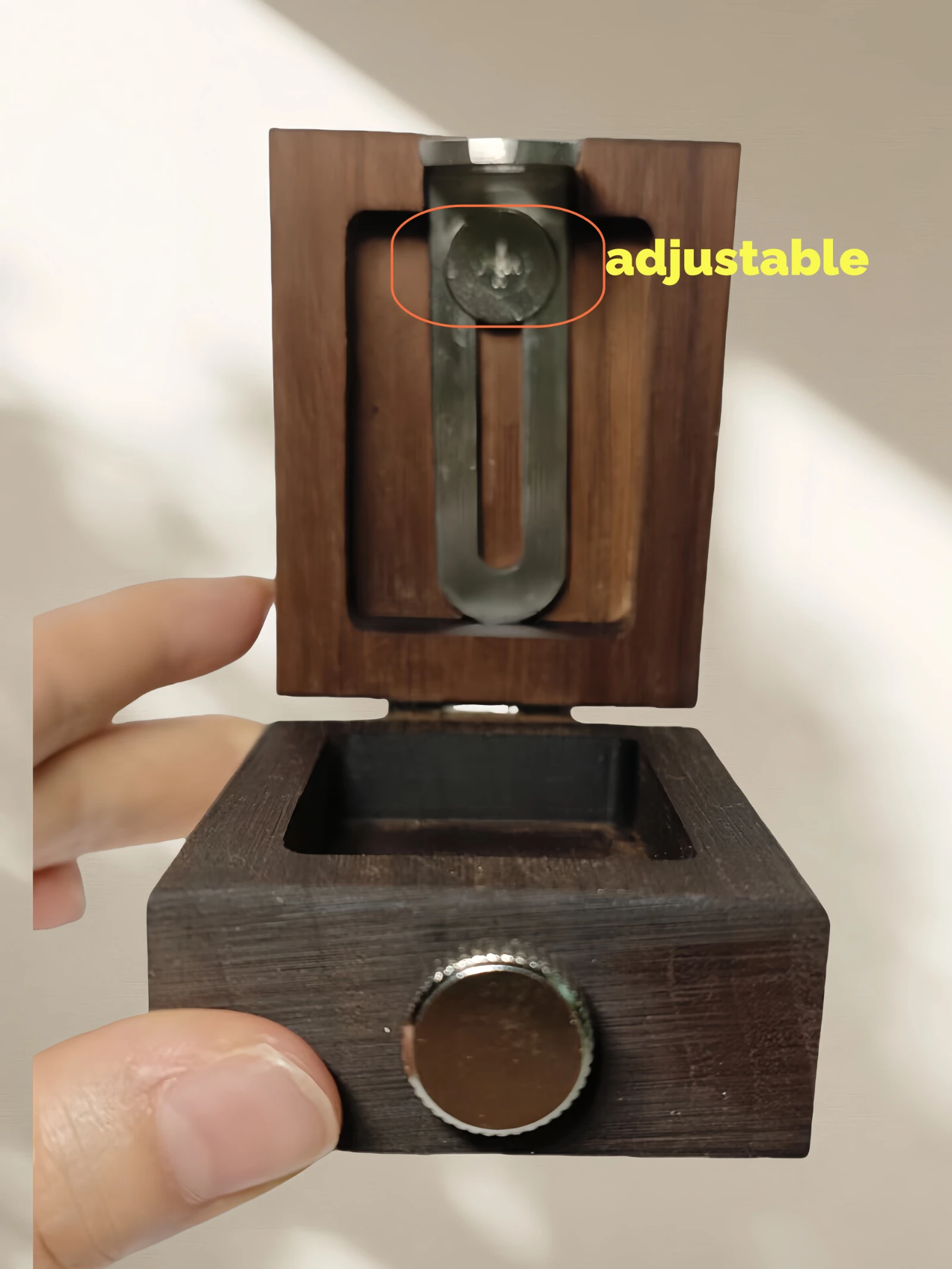 Il mini cavalletto per schizzi da disegno in legno di noce carino tascabile, la scatola di pittura può essere giocosa con 3