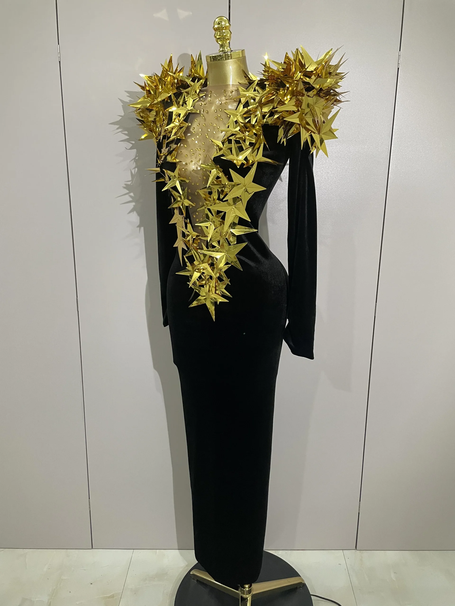 2025 Nuovo Shiny Gold Star Strass Velluto Abito lungo da donna Sera Festa di compleanno Club Gala Hosts NightClub Bar Costumi di scena 2