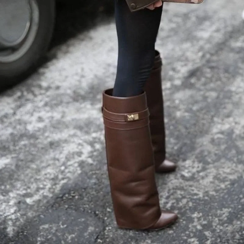 Stivali con zeppa da donna Stivali alti al ginocchio con fibbia in corno di mucca Punta tonda, polpaccio largo Europeo Inverno Equitazione Stile equestre Decorazione in metallo 6