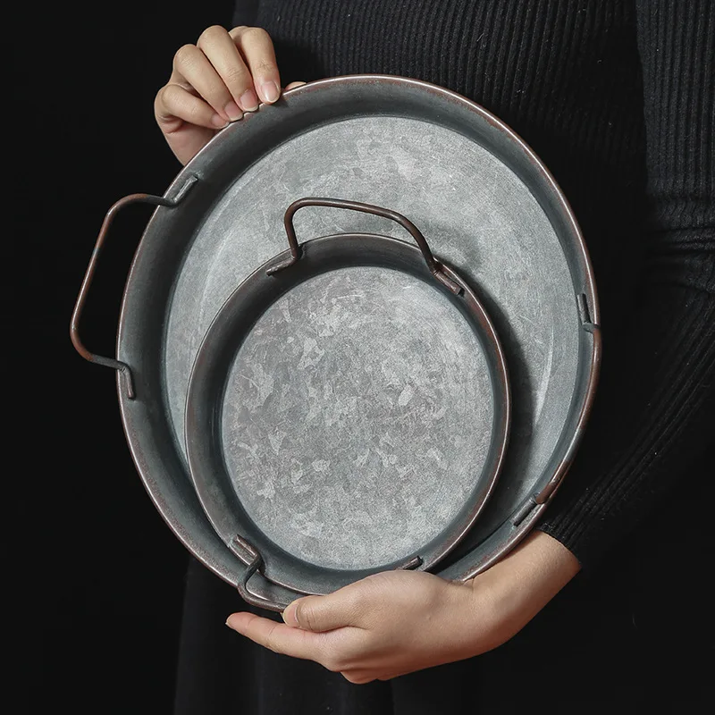 E2 piatti in metallo retrò europei con manico vassoio per il pane rotondo Vintage vassoio per la decorazione della casa stoviglie set di piatti per la cena 3