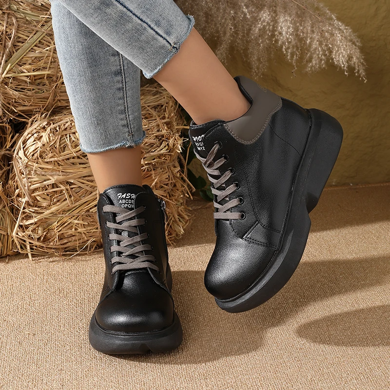 Nuovi stivali da donna in morbida pelle nera 2025, stivaletti stringati invernali con suola spessa con fodera pelosa, street style 3