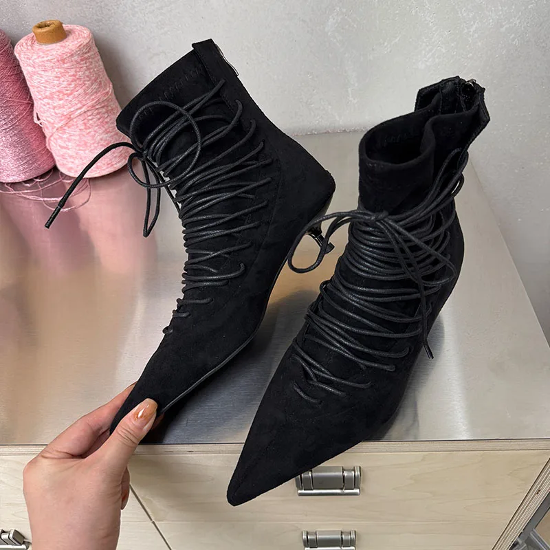 Stivaletti stringati alla moda con punta a punta da donna Stivali moderni con cerniera posteriore comfort in pelle scamosciata sintetica di alta qualità con tacco a gattino 5
