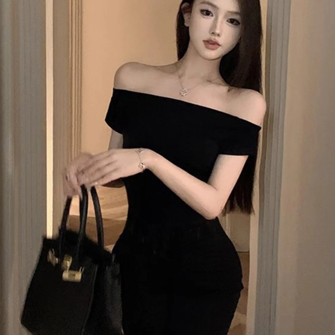 Elegante abito lungo a coda di pesce nero che dimagrisce stile francese estivo nuovo abito monospalla abito longuette sexy in tessuto di poliestere 4