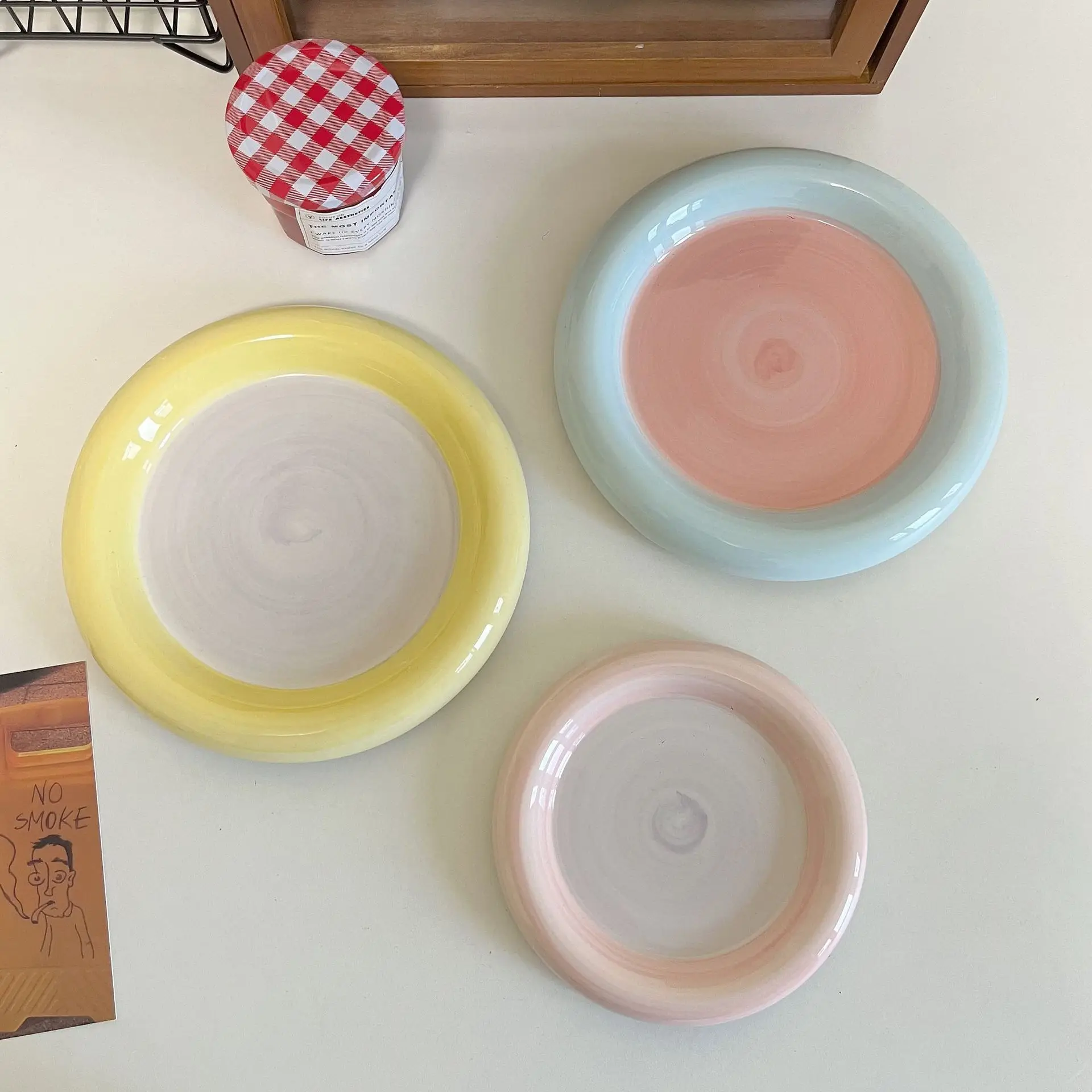 Piatto rotondo in ceramica Piatto per cibo occidentale dai bordi spessi Piatto per snack creativo Stoviglie europee Utensili da cucina per corso principale in ceramica 3