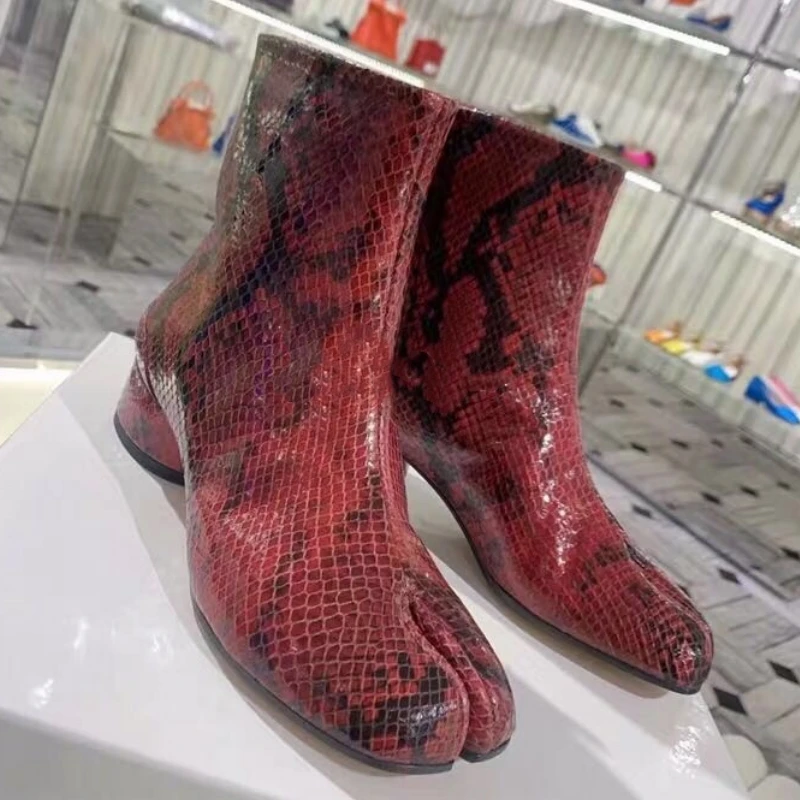 Stivali neri Tabi con punta divisa per donna Design di marca scarpe alla caviglia con stampa serpente invernale décolleté con tacco alto grosso da donna Botas Mujer 5