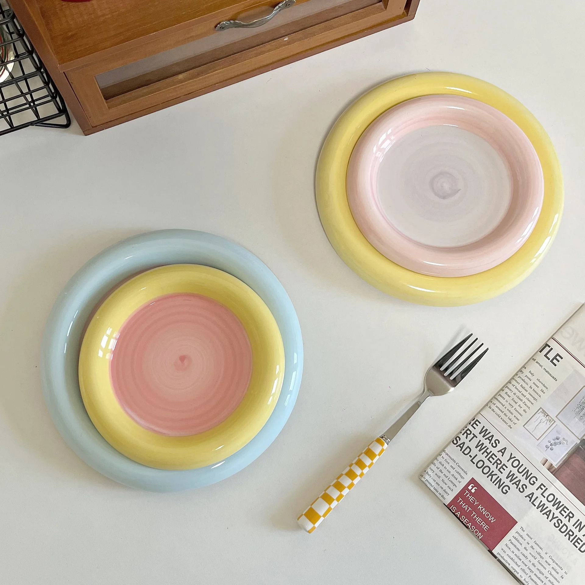 Piatto rotondo in ceramica Piatto per cibo occidentale dai bordi spessi Piatto per snack creativo Stoviglie europee Utensili da cucina per corso principale in ceramica 2