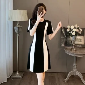 Abito casual francese elegante bianco nero Vita da donna cinched dimagrante Gonna corta più giovane Abito estivo nuovo stile alla moda 1