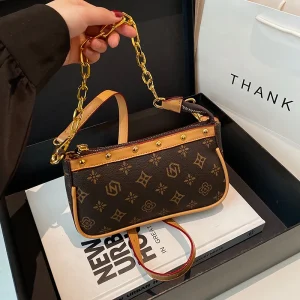 Borsa a tracolla in pelle premium per donna Borsa a tracolla di design di lusso Borsa tote classica Accessorio di moda da donna 1