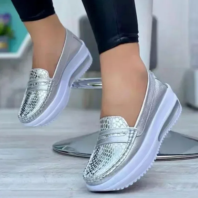 Mocassini alla moda da donna di design di lusso Scarpe vulcanizzate slip-on traspiranti Scarpe da ginnastica da donna leggere con zeppa casual 1