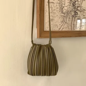 Borsa a tracolla a tracolla da donna di lusso Estate nuova mini borsa a pieghe in PU morbido di lusso Borsa quadrata piccola color caramello alla moda versatile 1