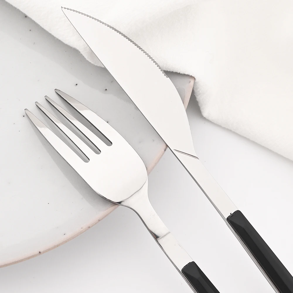 6/24pcs Set di stoviglie in argento nero Set di posate con manico in legno in acciaio inossidabile forchette cucchiaio coltello stoviglie Set di posate da cucina 2