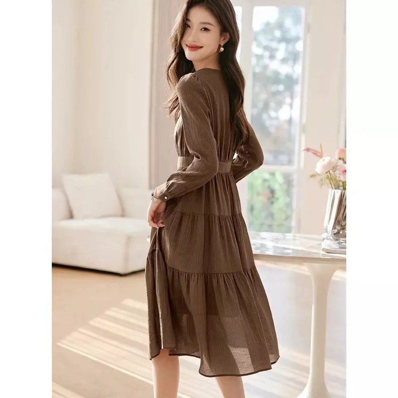 Abito a maniche lunghe in vita casual versatile slim fit tinta unita con scollo a V cucito da donna alla moda 2025 4