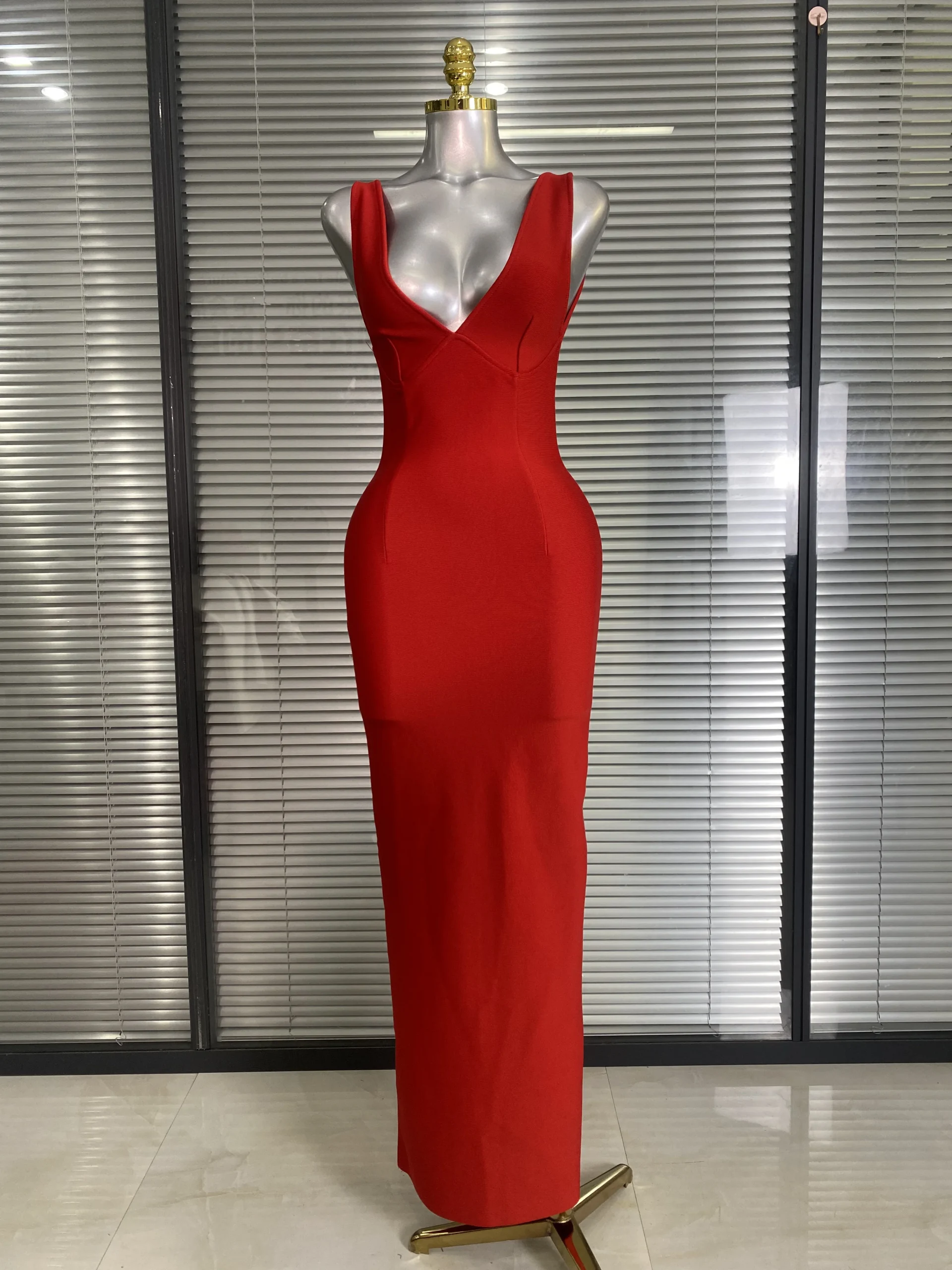 Brand New 2025 Donne sexy Profondo scollo a V Backless Rosso Vestito dalla fasciatura Celebrity lavorato a maglia Elegante aderente Party Maxi Dress 1