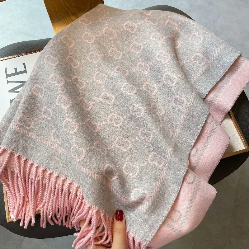 SS NUOVO Autunno e Inverno Caldo Nucleo Filato Rosso Sciarpa Ispessita Collo da Donna Double face Due Toni Lettera Stile Nappa Grande Scialle 5