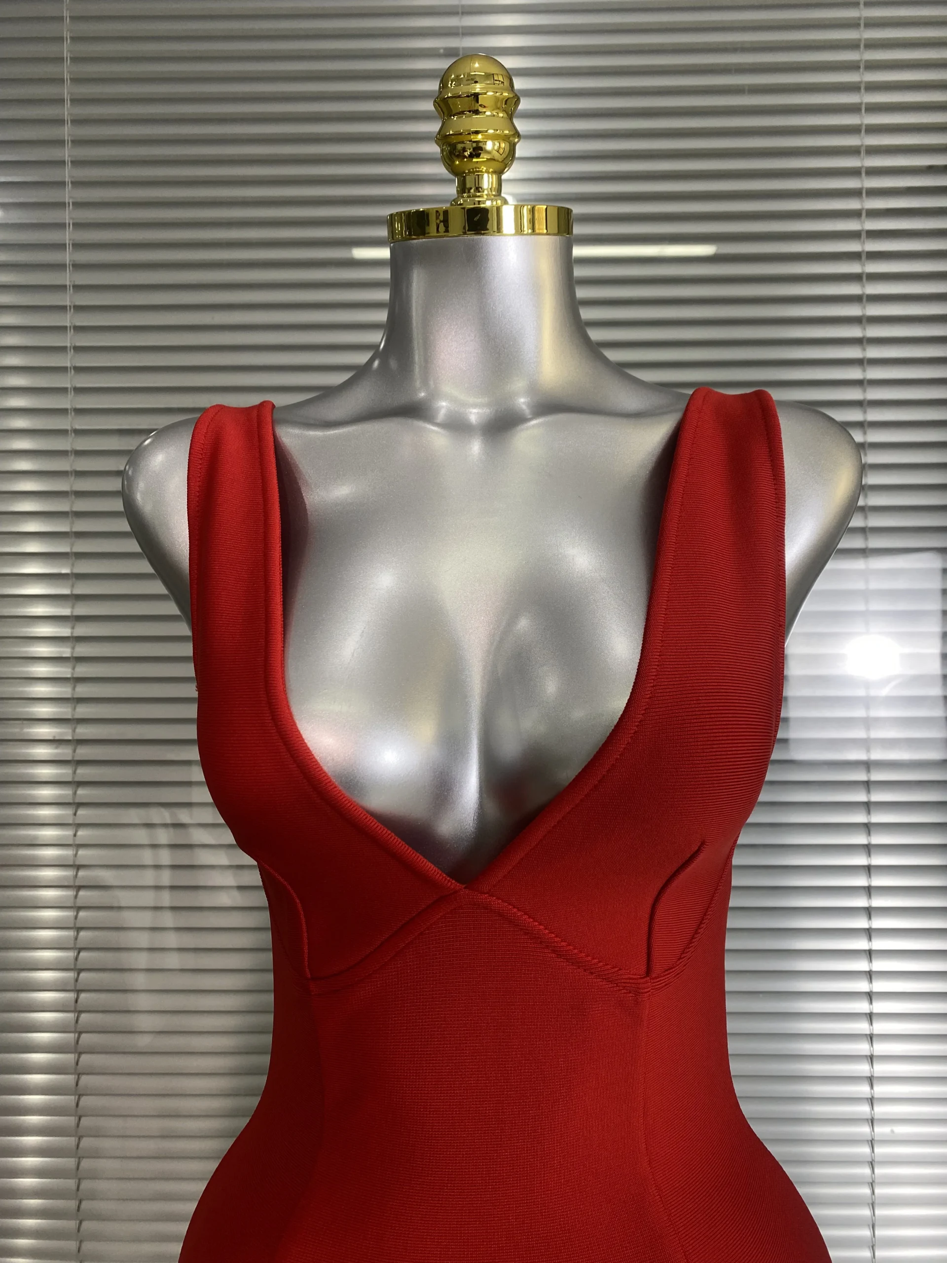 Brand New 2025 Donne sexy Profondo scollo a V Backless Rosso Vestito dalla fasciatura Celebrity lavorato a maglia Elegante aderente Party Maxi Dress 2
