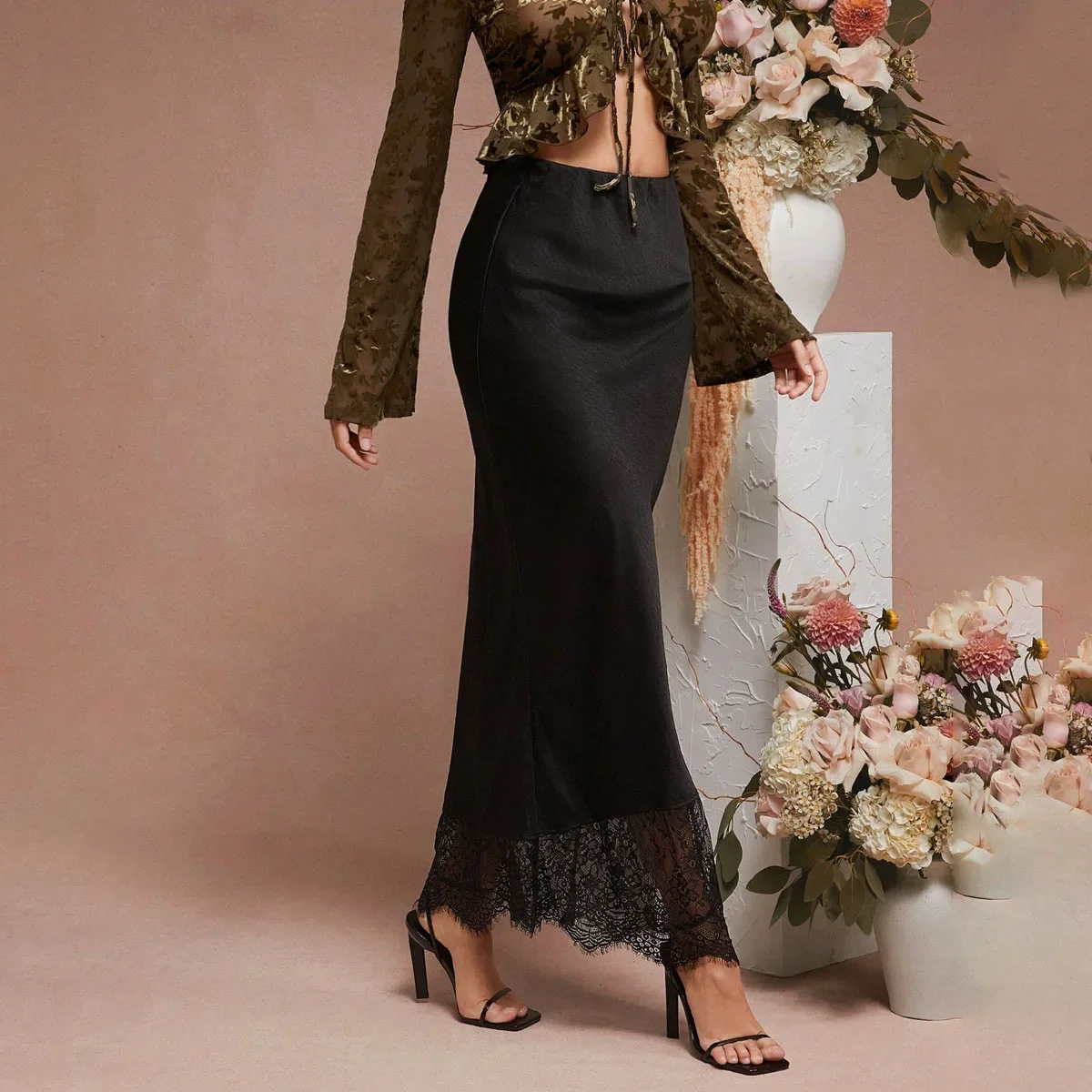 Elegante gonna con superficie in raso patchwork di pizzo Sensazione di fascia alta Fonte di moda da donna Gonna longuette in fibra di poliestere 3