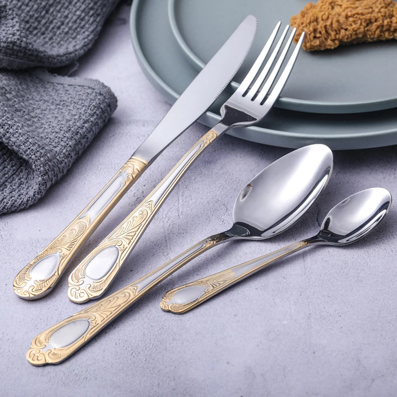 1/4/6 set Set di stoviglie Set di posate dorate con coltello forchetta da pranzo placcato oro occidentale vintage Stoviglie per incisione in acciaio inossidabile 5